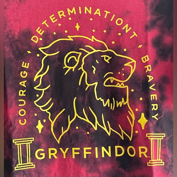 NWT Harry Potter GRYFFINDOR Black & Red Tie Dye Graphic Tee Shirt Size S - Picture 3 of 6